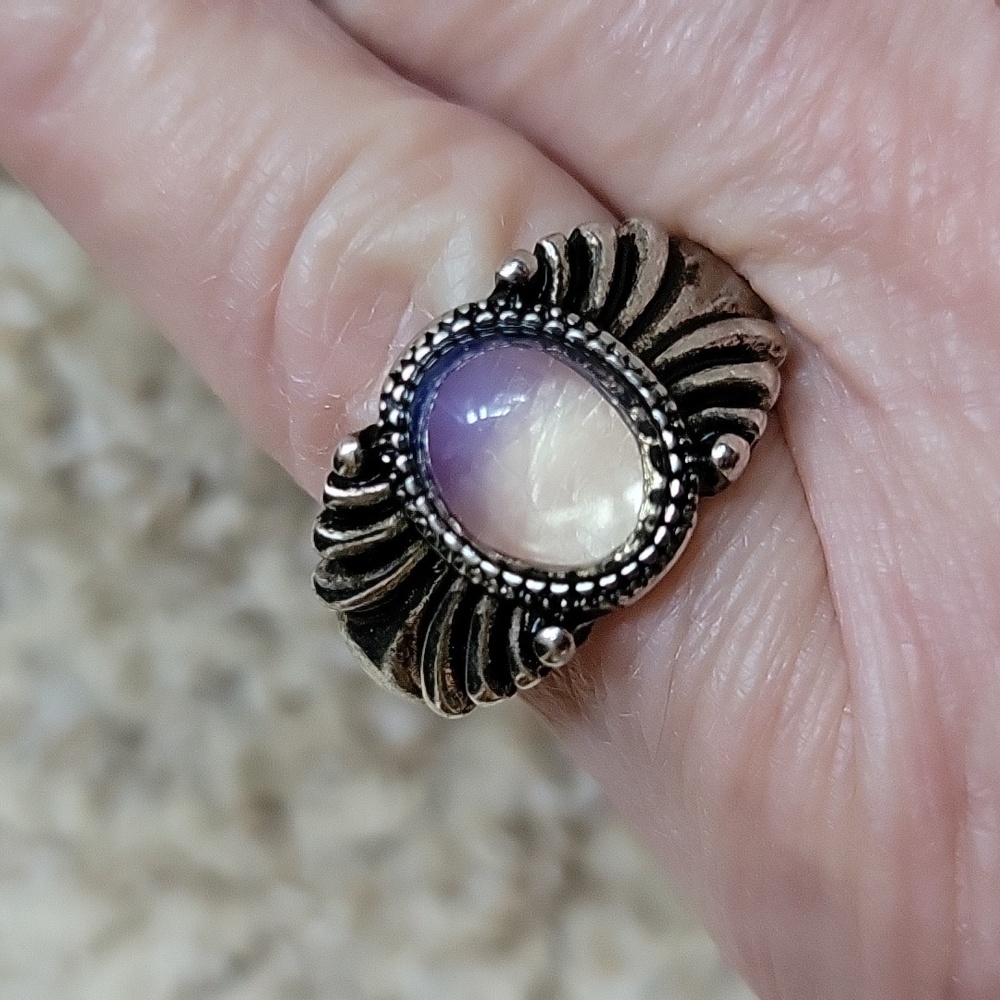 Silver Design Ring with Glass "Stone" size 7.5